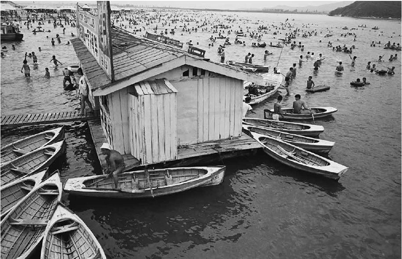 Ttukseom, Seoul, Korea 1956 © Han Youngsoo Foundation