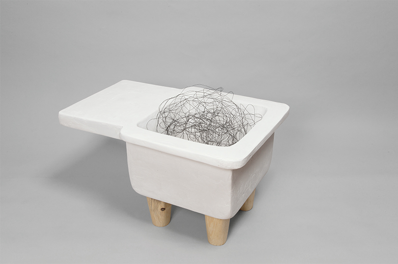 〈Sink with Wire〉, 1995/2017. plaster, wood, steel wire, text on foils, 57x73x49cm ⒸHaegue Yang, photoⒸStudio Haegue Yang, Image provided by Kukje Gallery