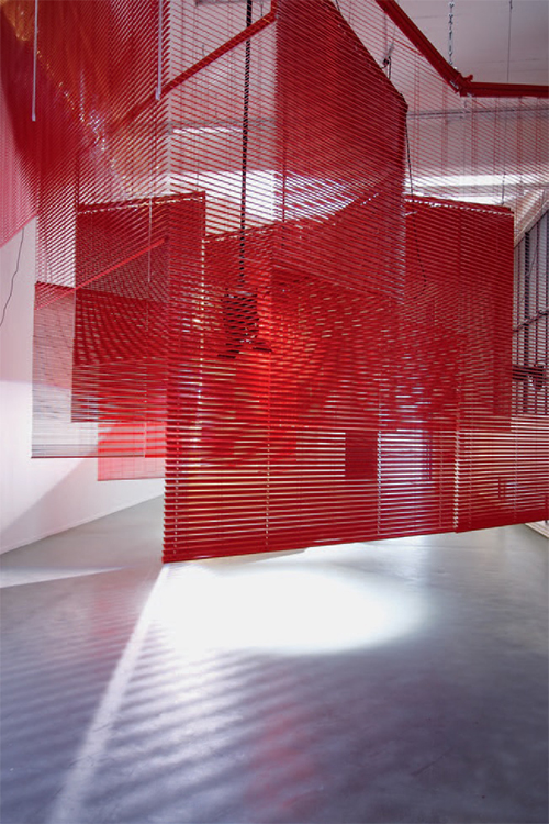 〈Mountains of Encounter〉, 2008. Alumium venetian blinds, powder-coated aluminum hanging structure, steel wire rope, moving spotlights, floodlights, platform ladder, cable, Dimension variable, Joint acquisition by the Gesellschaft für Moderne Kunst and the Museum Ludwig on the occasion of the 2018 Wolfgang Hahn Prize Installation view, Wessen Geschichte (Whose (His)story), Kustverein in Hamburg, 2008 ⒸHaegue Yang photoⒸFred Dott, Hamburg, image procided by Kukje Gallery