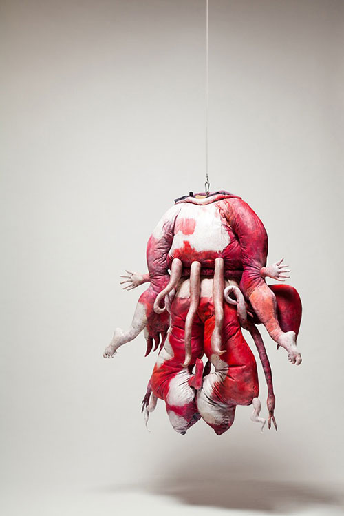 Lee Bul, 〈Untitled (Cravings Red)〉, 2011. Reconstruction of 1988 work, Fabric, fibre filling, wooden frame, stainless steel carabiner, stainlesssteel chain, acrylic paint, 180 x 158 x 130 cm. Photoⓒ Jeon Byung-cheol, Photoⓒ Studio Lee Bul 