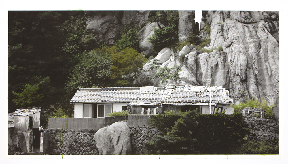 강홍구_ 그집-암벽(The House-Rock Wall)_ Pigment print , ink, acrylic_  200 x 105cm _ 2010
