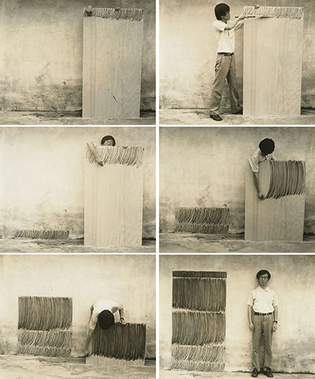 이건용, 〈신체드로잉 76-1〉, 1976. C-프린트, 20.4x30.3cm, 각각. ⓒ페이스갤러리