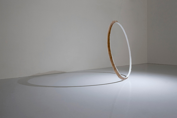 남춘모, 〈Spring-beam〉, 2017. Oil on coated fabric, 280 x 280 x 10 cm. ⓒ리안갤러리 서울