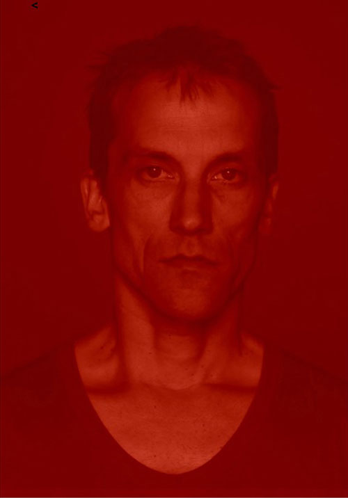 천경우, 〈17개의 순간들〉, 2012. 2채널 비디오, 사운드 ⓒ작가 ⓒ미술관