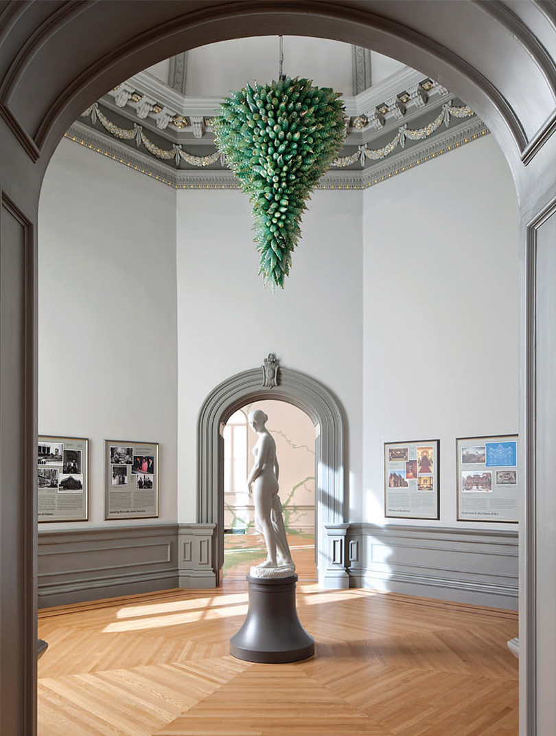 치훌리(Chihuly) 〈Chandelier〉, 히람 파워스(Hiram Powers) 〈Greek Slave〉 in the Octagon Room of the Smithsonian American Art Museum’s RenwickGallery 3. View of the Lincoln Gallery(Modern and Contemporary Art) on the third floor of the Smithsonian American Art Museum