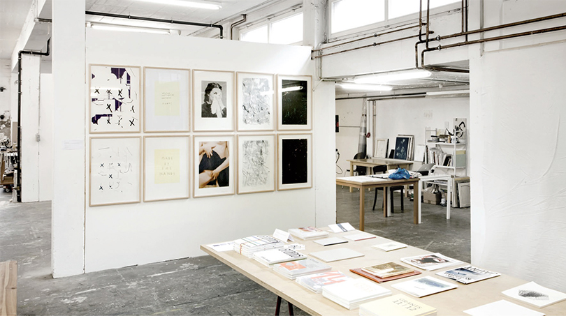 Studio scene with silkscreen edition artworks of grant holders GRANTS16/17 스티븐 콕스(Steven Cox), 롯 라이만(Lotte Reimann), 스트루안 티그(Struan Teague), 조나스 마스(Jonas Maas)