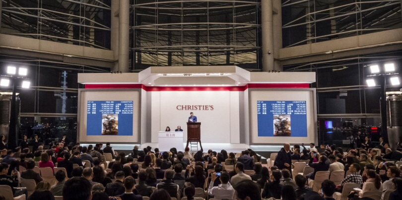 Christie’s Hong Kong Asian 20th Century & Contemporary Art Evening Sale, November 2017. Showing Zao Wou-Ki’s masterpiece ‘29.01.64’ achieving HKD 202,600,000 (USD 26,063,431) – setting a new world record for an oil painting by any Asian artist. Image courtesy Christie’s Hong Kong.