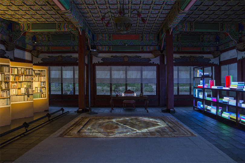 Installation view of Luminous Days of Korean Empire by Kang Airan (right) and Chaekgado389 by Lim Soo-sik (left) National Museum of Modern and Contemporary Art(MMCA)