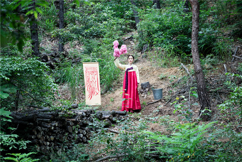 Park Chan-kyong, ‘Citizens Forest’, 2016, film still. Image courtesy NTU Centre for Contemporary Art, Singapore.