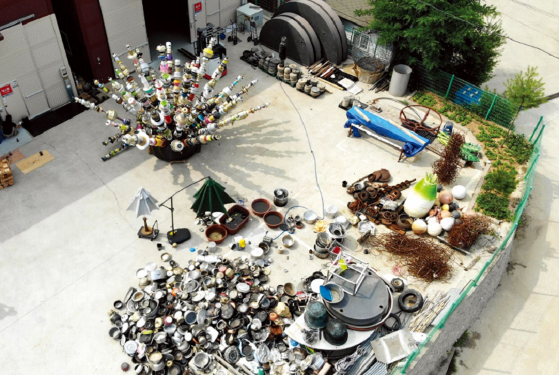 The artist working on his Dandelion at the yard of the Cheorin studio in Paju