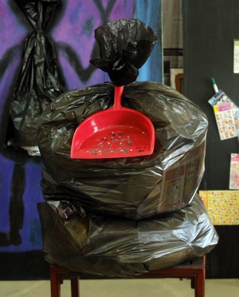 Joo Jae-hwan_What I Am Proud of Is Only the Garbage I Have Thrown Away_dustpan, plastic garbage bag_2012