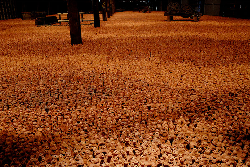 Antony Gormley, 〈Asian Field〉, 2003. Installation view of the 15th Biennale of Sydney at Pier 2,3  PhotoⓒGreg Weight.