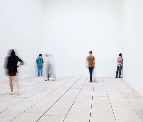 Oliver Beer 〈The Resonance Project〉 퍼포먼스 광경 2014 Installation view at Fondation Louis Vuitton, Paris. Courtesy the artist and Galerie Thaddaeus Ropac, London Photograph: Oliver Beer