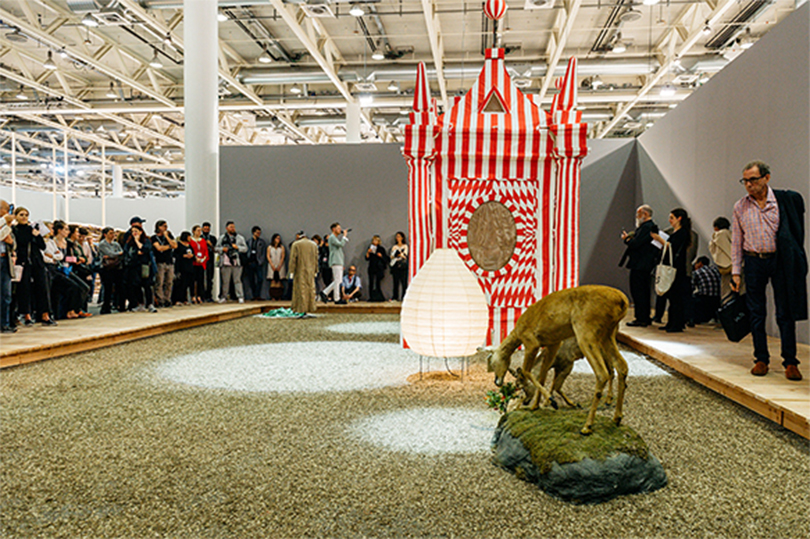 AA 브론슨, ‘폴리(Folly)’, 2015, ‘언리미티드’ 출품작, Courtesy of Esther Schipper © Art Basel