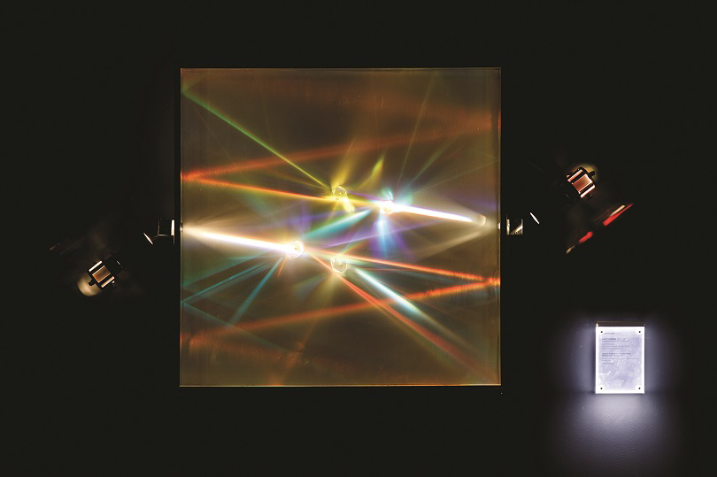 Exhibition view Biasi, Alberto 〈Light Prisms, Cinereticolo spettrale〉 1962-1965 mobile crystal prisms; Plexiglas blocks, electric motors, wooden cases © ZKM | Center of Art and Media Karlsruhe Photo: Felix Grünschloß. 사진제공 퍼블릭아트