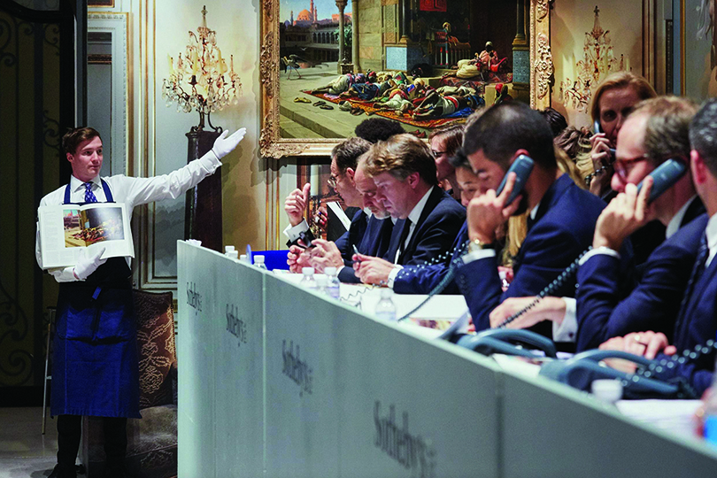 Sotheby’s specialists on phones with clients during an auction © Sotheby’s. 이미지 퍼블릭아트 제공.