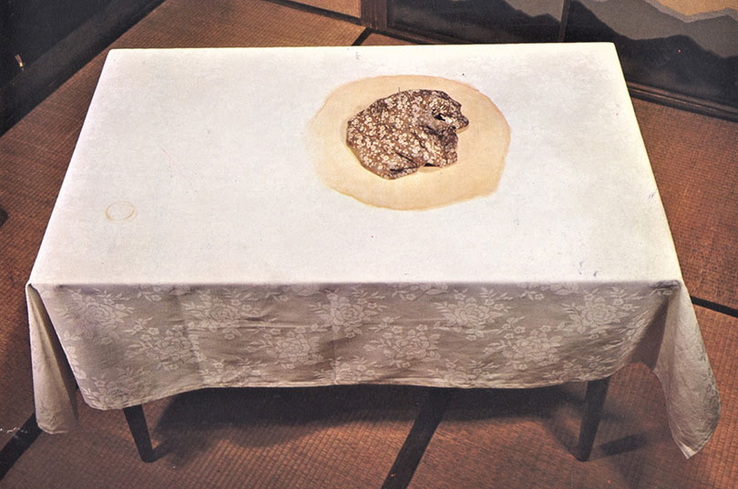 김구림, 걸레(Duster), 1974. Silk screen on Table cloth, ed.3, 120.0×74.0×70.0cm. 도쿄 국제 판화 비엔날레 출품작.