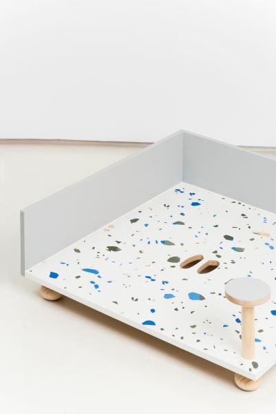 〈Super floor〉, 2018, acrylic on birch plywood, 26x70x70cm. Courtesy of the artist. 