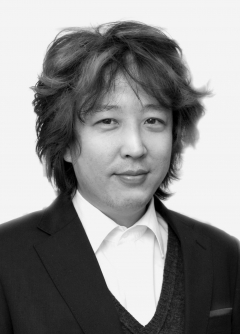 Artist Park Seo-Bo.