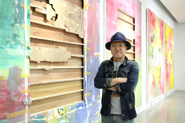 Arario Chairman Ci Kim, who is a businessman, art collector and artist himself, poses with his artworks at Arario Gallery Cheonan in South Chungcheong in late May. [ARARIO GALLERY]